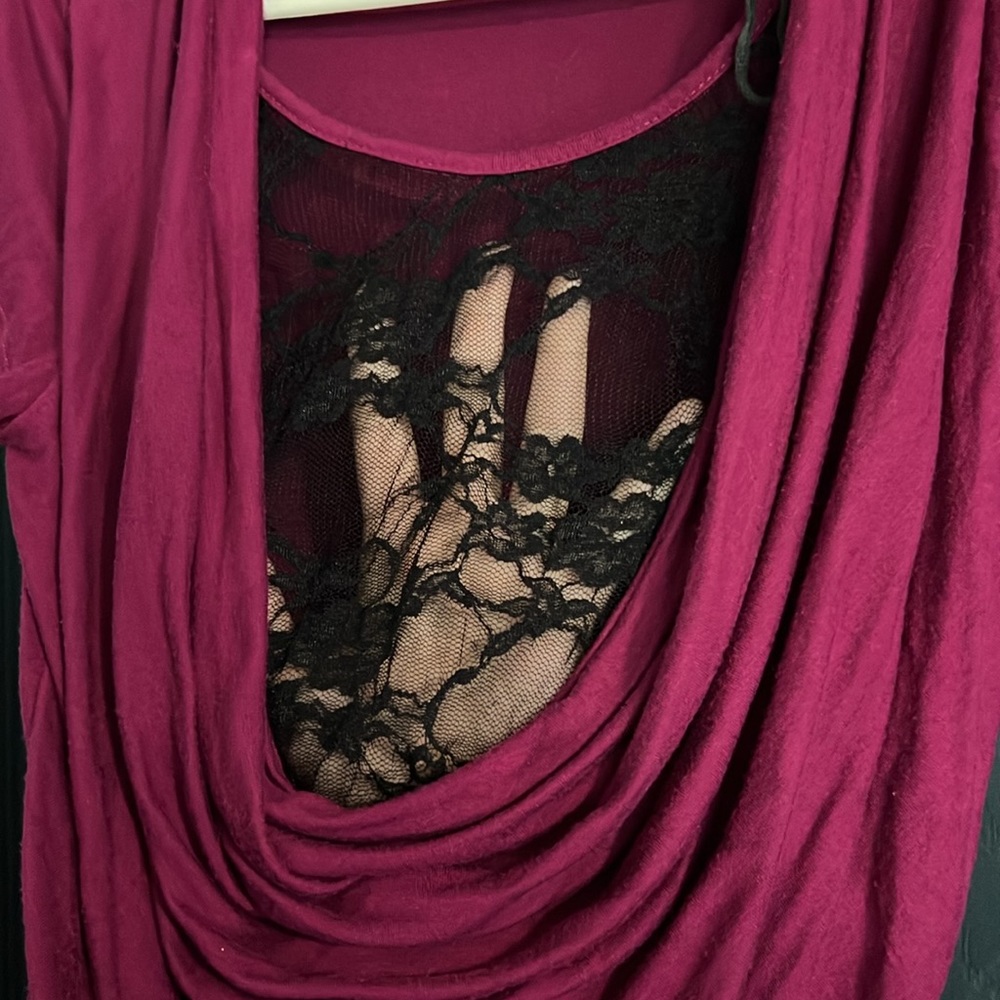 Stargazer women’s lace front top. Medium. Maroon. - Picture 4 of 4